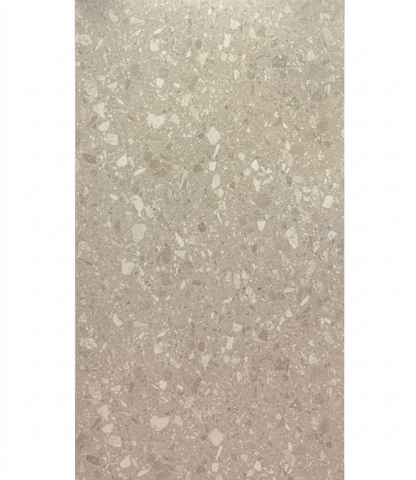 Beige terrazzo SPC wandpaneel met lichte steenkorrels en matte afwerking geschikt voor badkamer en interieur