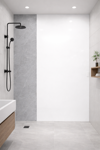 SPC wandpaneel puur wit mat in moderne badkamer douche