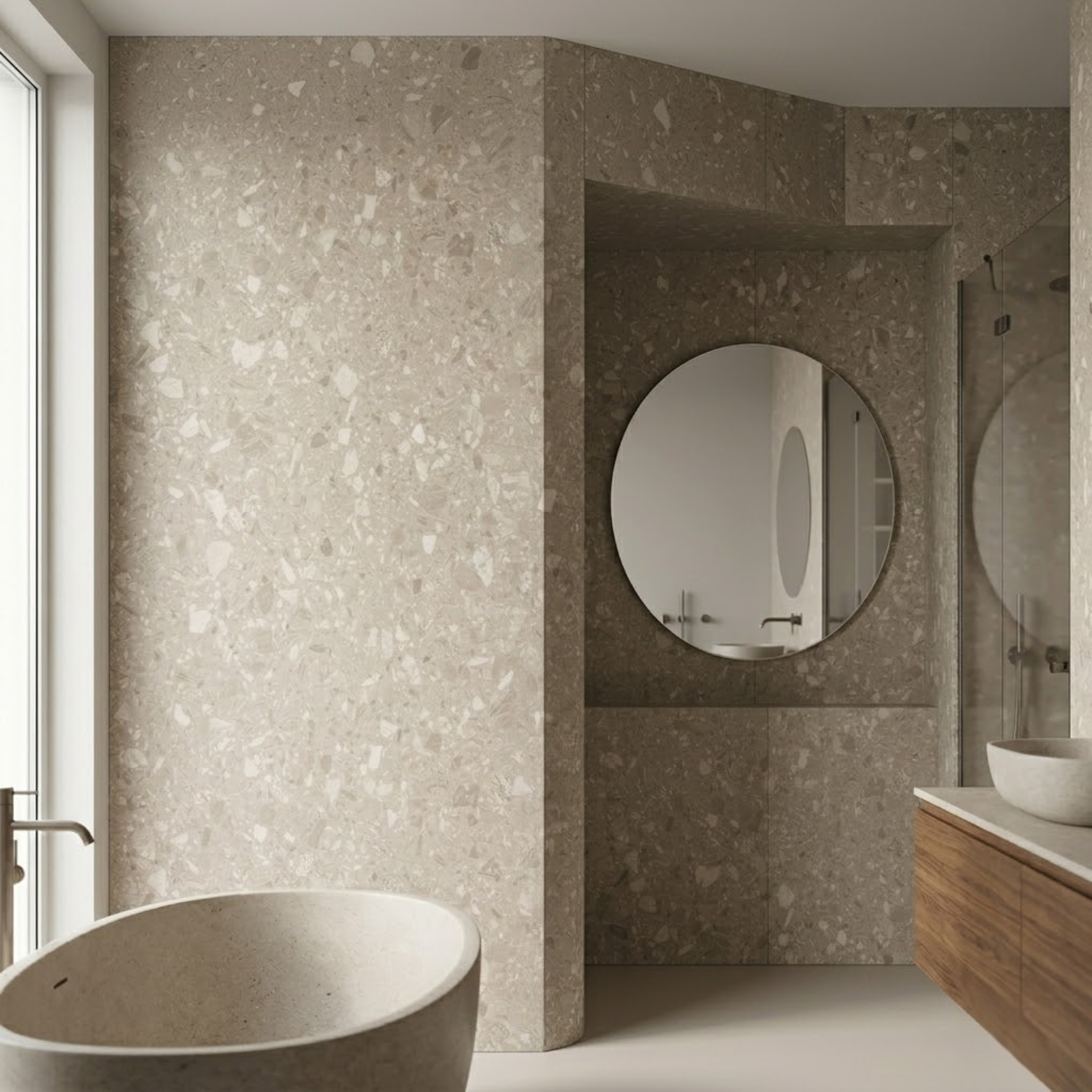 Luxe badkamer met beige terrazzo SPC wandpanelen waterdicht, vrijstaand bad en moderne wastafel met ronde spiegel